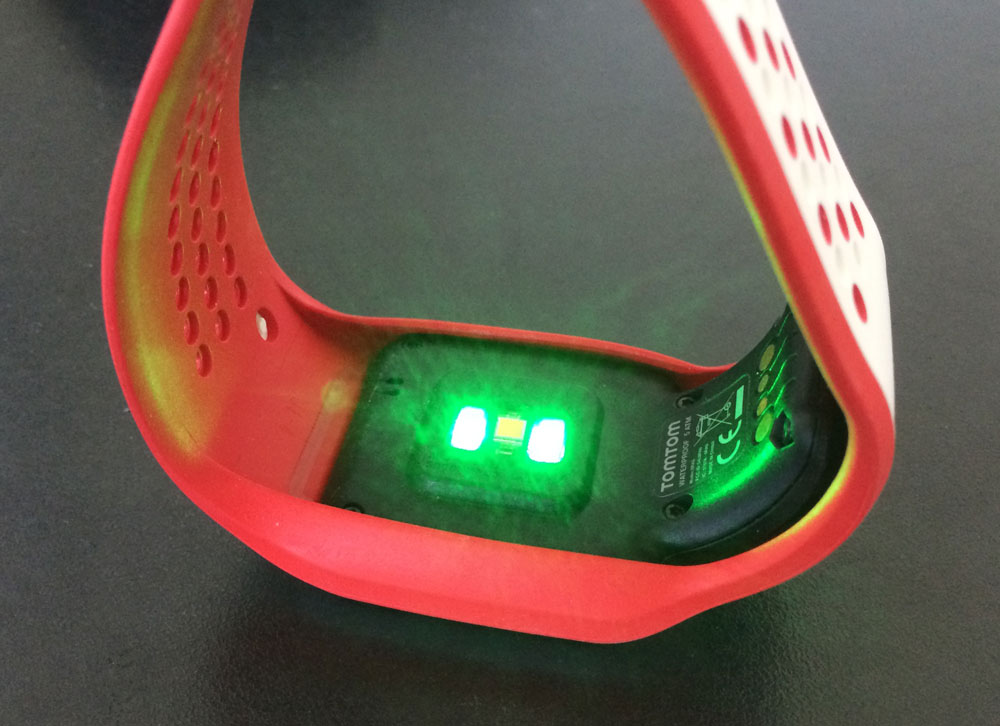 Det er næsten ren Matrix når uret er aktivt. 2 grønne dioder og en sensor fanger effektivt pulsen.